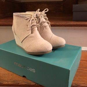 Maurices size 7.5 Tribal Trim Lace Up Booties